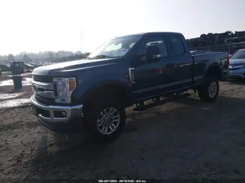 1FT7X2B64HEC08467 — 2017 Ford F250, foto 2 de IAAI, Parte delantera y trasera
