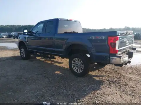 1FT7X2B64HEC08467 — 2017 Ford F250, foto 3 de IAAI, Parte delantera y trasera