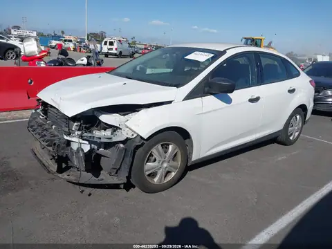 1FADP3E26JL323077 — 2018 Ford Focus S, photo 2 from IAAI 22.10.2026, Front end