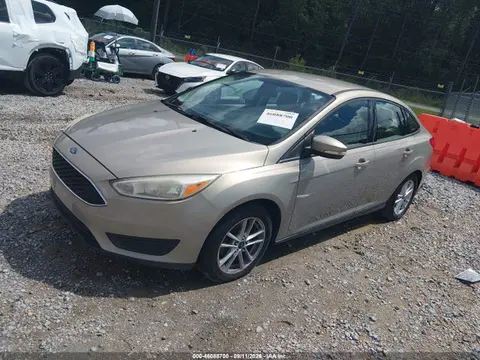 2016 Ford FOCUS SE VIN 1FADP3F26GL352621 фото 2