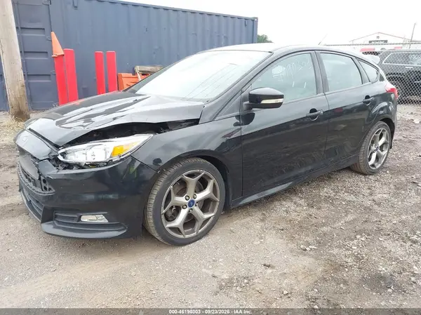 1FADP3L91GL358960 — 2016 Ford Focus ST, фото 2 с аукциона IAAI, Передняя часть