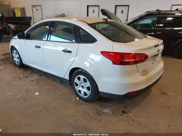1FADP3E25GL378693 — 2016 Ford Focus, zdjęcie 3 z IAAI, Przód