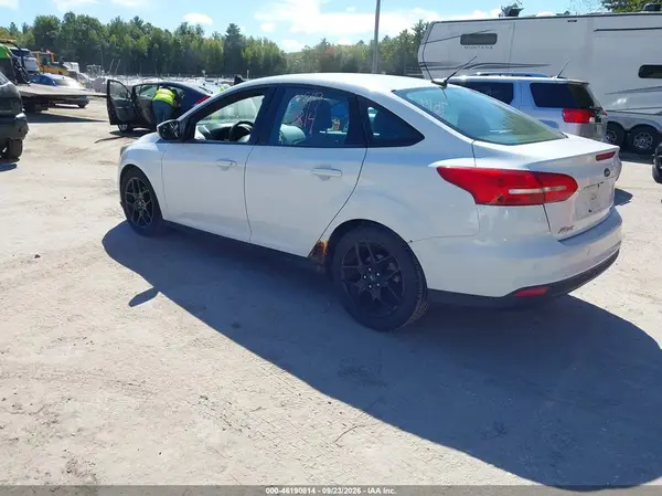 1FADP3F29GL330189 — 2016 Ford Focus, zdjęcie 3 z IAAI 06.10.2026, Normalne zużycie
