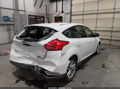 1FADP3K23GL253826 — 2016 Ford Focus, foto 4 de IAAI, Parte trasera
