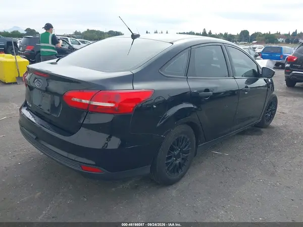1FADP3E20GL247154 — 2016 Ford Focus, zdjęcie 4 z IAAI, Przód