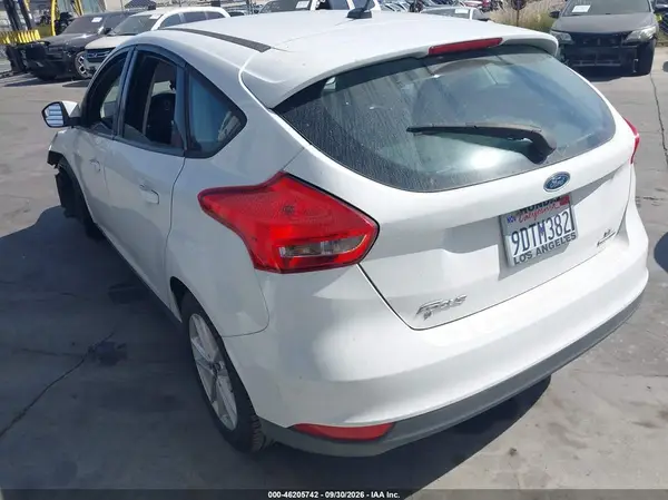 1FADP3K26GL318880 — 2016 Ford Focus, zdjęcie 3 z IAAI, Przód