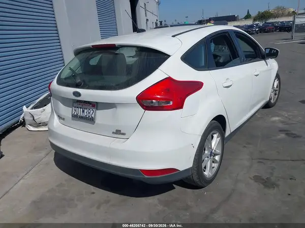 1FADP3K26GL318880 — 2016 Ford Focus, zdjęcie 4 z IAAI, Przód