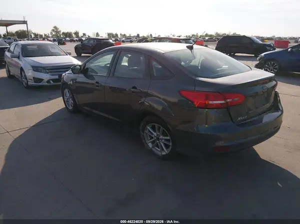 1FADP3F26GL331767 — 2016 Ford Focus, фото 3 с аукциона IAAI, Левый и правый бока
