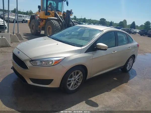 1FADP3F25HL329655 — 2017 Ford Focus, zdjęcie 2 z IAAI 06.10.2026, Normalne zużycie