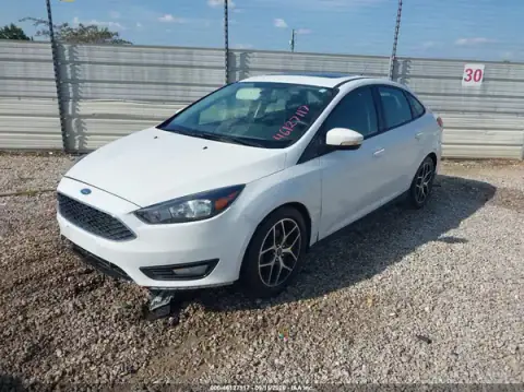 1FADP3H20HL256367 — 2017 Ford Focus, zdjęcie 2 z IAAI 20.10.2026, Lewy przód