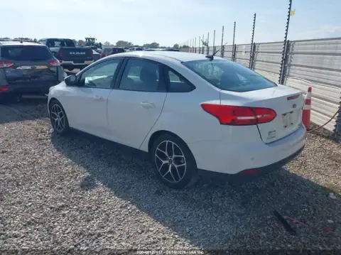 1FADP3H20HL256367 — 2017 Ford Focus, zdjęcie 3 z IAAI 20.10.2026, Lewy przód
