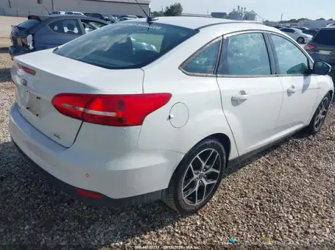 1FADP3H20HL256367 — 2017 Ford Focus, zdjęcie 4 z IAAI 20.10.2026, Lewy przód