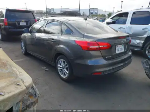 1FADP3F27HL304594 — 2017 Ford Focus, foto 3 de IAAI, Delantera izquierda