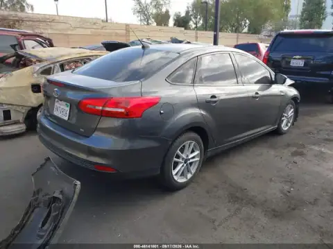1FADP3F27HL304594 — 2017 Ford Focus, foto 4 de IAAI, Delantera izquierda