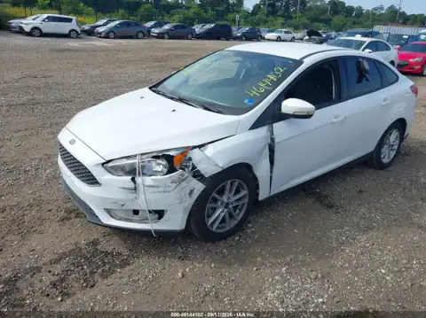 1FADP3F2XHL300040 — 2017 Ford Focus, zdjęcie 2 z IAAI 07.10.2026, Przód i tył