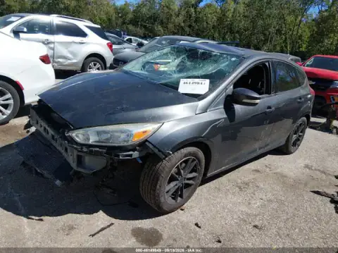 1FADP3K27HL294929 — 2017 Ford Focus, photo 2 from IAAI, Right side