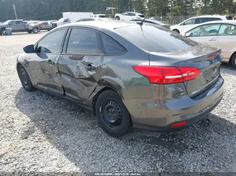 1FADP3E23HL299993 — 2017 Ford Focus, zdjęcie 3 z IAAI, Lewy bok
