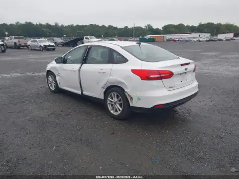 1FADP3F26HL278165 — 2017 Ford Focus, zdjęcie 3 z IAAI, Lewy bok