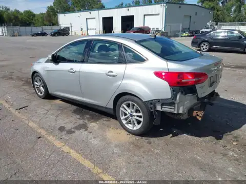 1FADP3F29HL324023 — 2017 Ford Focus, zdjęcie 3 z IAAI, Tył