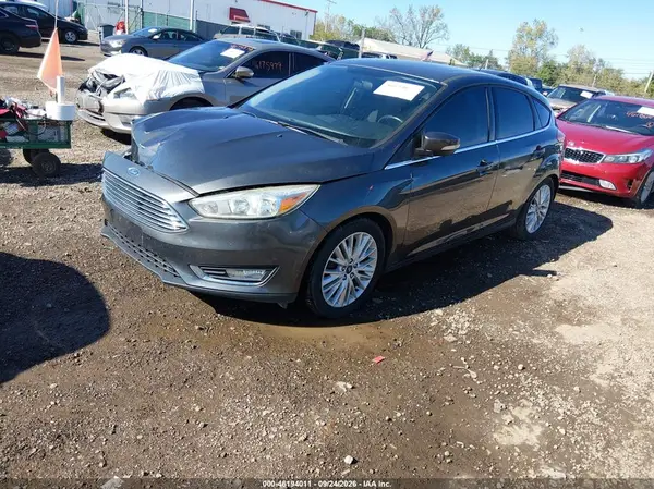 1FADP3N2XHL201008 — 2017 Ford Focus, photo 2 from IAAI 21.10.2026, Right front