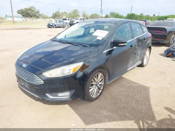 1FADP3N29HL220195 — 2017 Ford Focus, фото 2 с аукциона IAAI, Левый бок