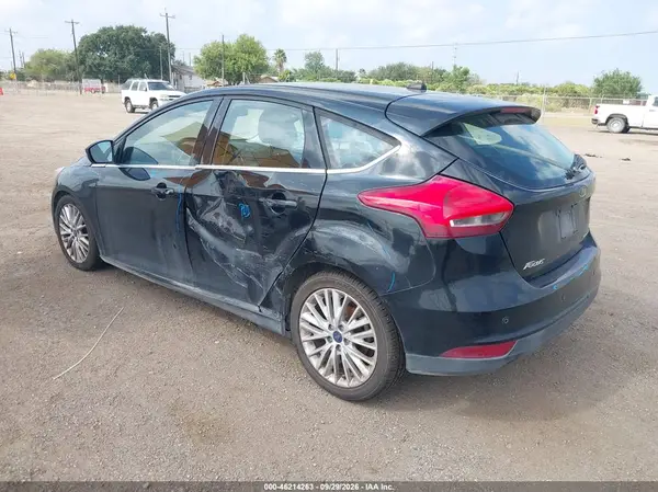 1FADP3N29HL220195 — 2017 Ford Focus, фото 3 с аукциона IAAI, Левый бок