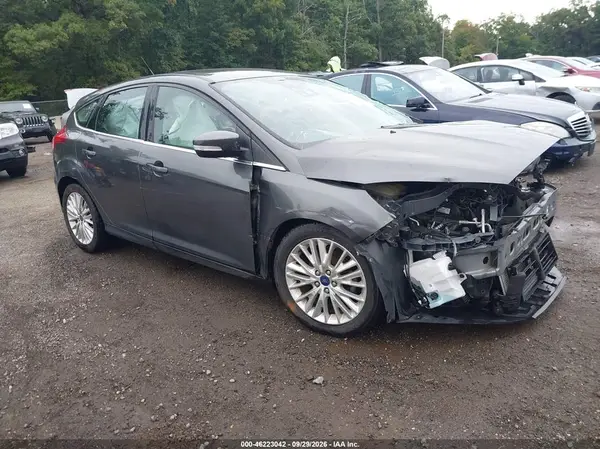 1FADP3N2XHL242562 Ford Focus 2017 — повреждение Левый бок, фото до ремонта