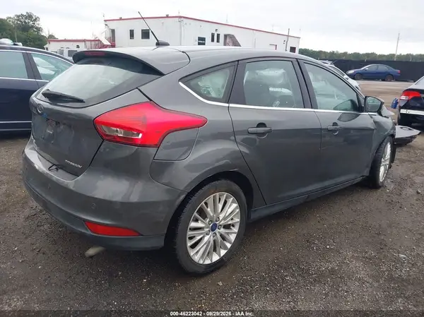 1FADP3N2XHL242562 — 2017 Ford Focus, фото 4 с аукциона IAAI, Левый бок