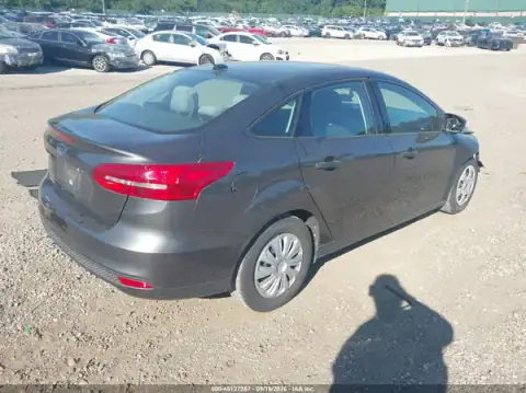 1FADP3E20JL237702 — 2018 Ford Focus, zdjęcie 4 z IAAI 20.10.2026, Przód