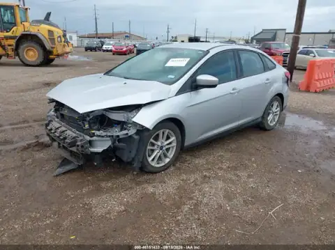1FADP3FE3JL229814 — 2018 Ford Focus, foto 2 de IAAI, No indicado