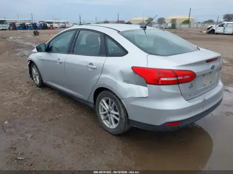 1FADP3FE3JL229814 — 2018 Ford Focus, foto 3 de IAAI, No indicado