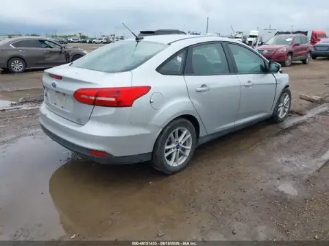 1FADP3FE3JL229814 — 2018 Ford Focus, foto 4 de IAAI, No indicado