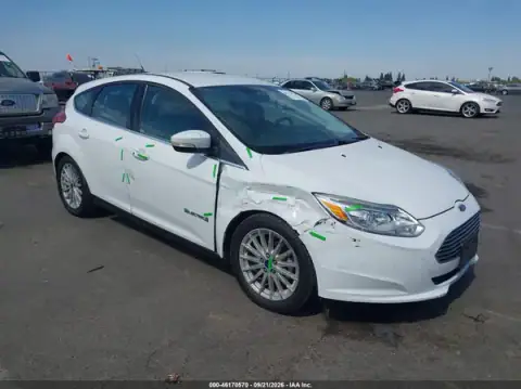 1FADP3R44JL230957 — 2018 Ford Focus, Right side (Right Side), before-repair photos