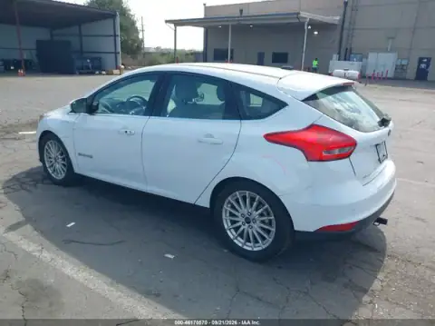 1FADP3R44JL230957 — 2018 Ford Focus, photo 3 from IAAI, Right side