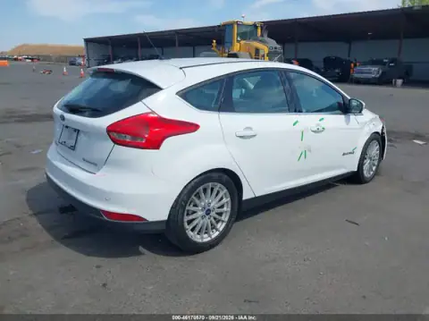 1FADP3R44JL230957 — 2018 Ford Focus, photo 4 from IAAI, Right side
