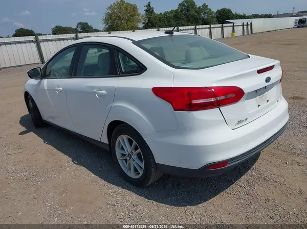 1FADP3F23JL209021 — 2018 Ford Focus, foto 3 de IAAI 07.10.2026, Desgaste normal