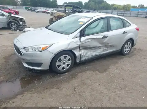 1FADP3E22JL256123 — 2018 Ford Focus, photo 2 from IAAI, Left side
