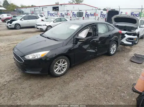1FADP3F21JL235343 — 2018 Ford Focus, фото 2 с аукциона IAAI, левый бок