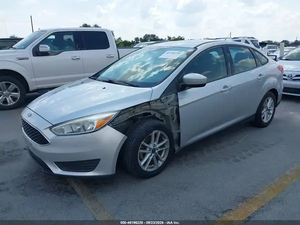 1FADP3F29JL212909 — 2018 Ford Focus, zdjęcie 2 z IAAI, Lewy przód