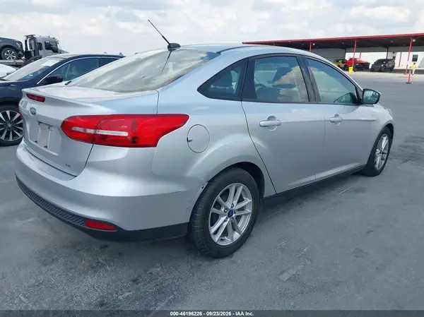 1FADP3F29JL212909 — 2018 Ford Focus, zdjęcie 4 z IAAI, Lewy przód