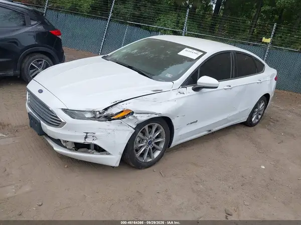 3FA6P0LU9HR400192 — 2017 Ford Fusion, photo 2 from IAAI, Left side