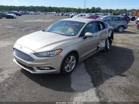 3FA6P0LU3JR137588 — 2018 Ford Fusion, zdjęcie 2 z IAAI, Lewy bok