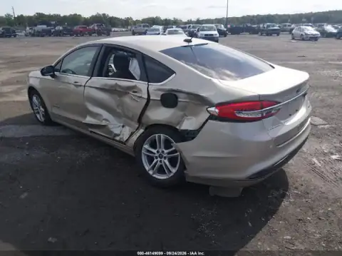 3FA6P0LU3JR137588 — 2018 Ford Fusion, zdjęcie 3 z IAAI, Lewy bok