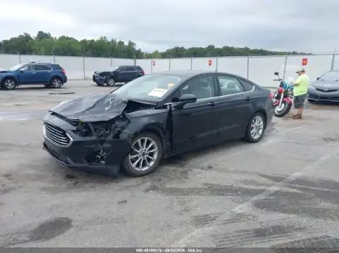 3FA6P0HD7KR166330 — 2019 Ford Fusion, foto 2 de IAAI, Parte delantera