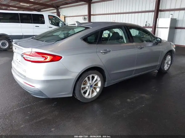 3FA6P0LU2LR264285 — 2020 Ford Fusion, foto 4 de IAAI 06.10.2026, Desgaste normal