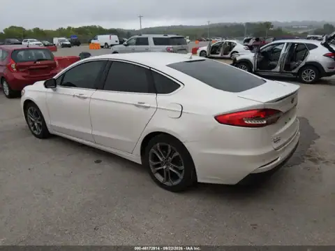 3FA6P0RUXLR129806 — 2020 Ford Fusion, zdjęcie 3 z IAAI, Grad