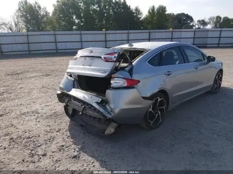 3FA6P0D99LR194181 — 2020 Ford Fusion, foto 4 de IAAI, Parte delantera y trasera