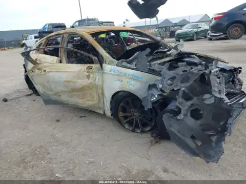 3FA6P0LU5LR138969 — 2020 Ford Fusion, Pożar wnętrza (Interior Burn), zdjęć przed naprawą