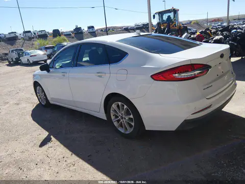 3FA6P0LU1LR265105 — 2020 Ford Fusion, photo 4 from IAAI 28.10.2026, Normal wear