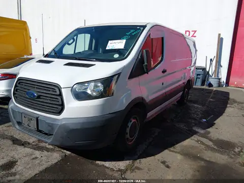 1FTYE1YMXHKA01951 — 2017 Ford Transit-150, photo 2 from IAAI 22.10.2026, Left and right sides
